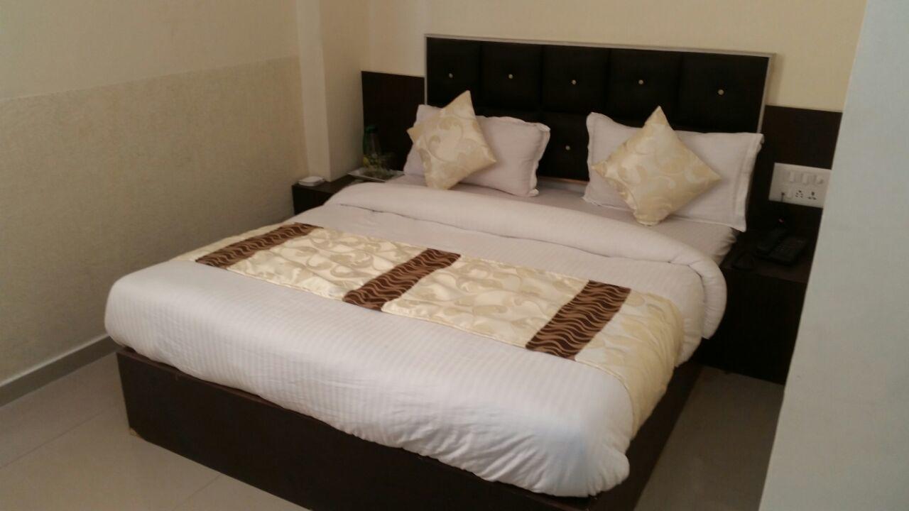 Hotel Cg Plaza Ahmedabad Esterno foto