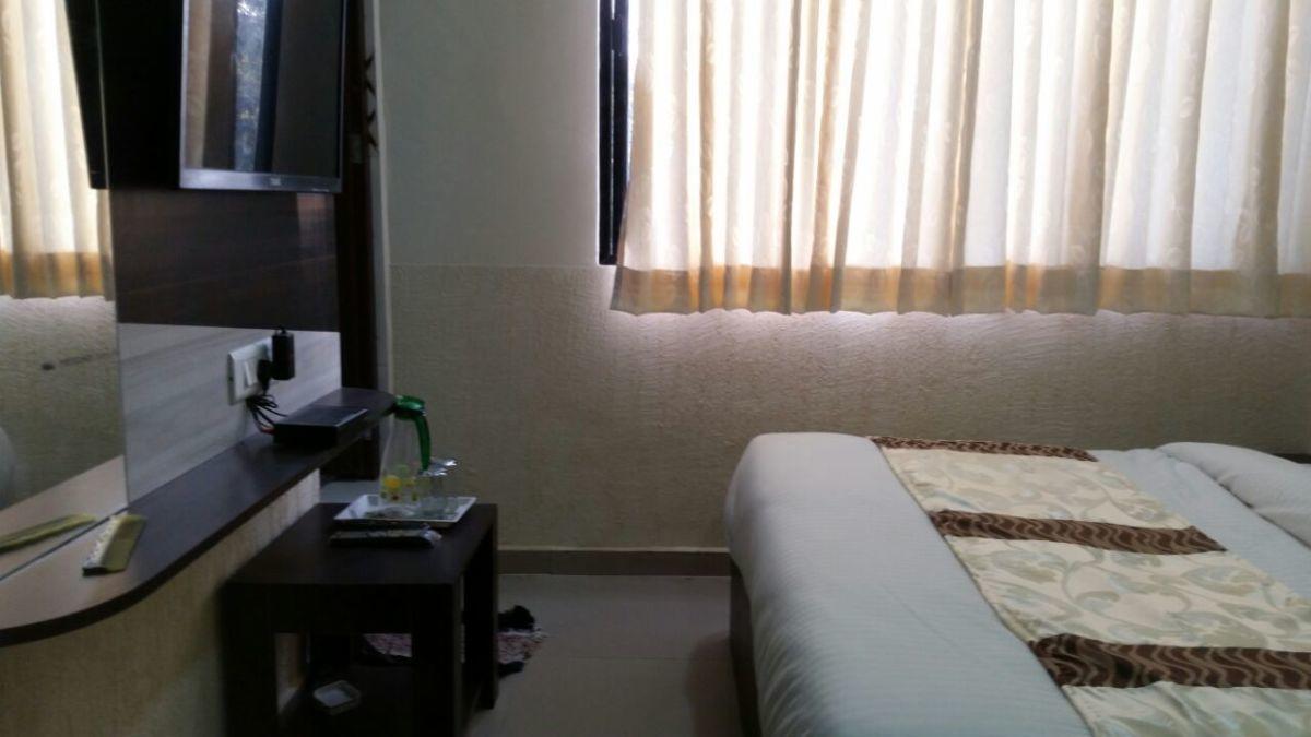 Hotel Cg Plaza Ahmedabad Esterno foto