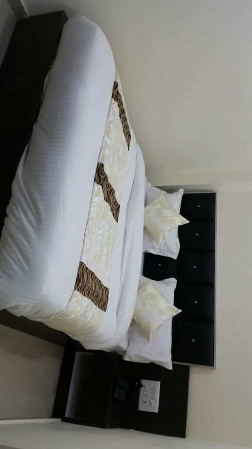 Hotel Cg Plaza Ahmedabad Esterno foto