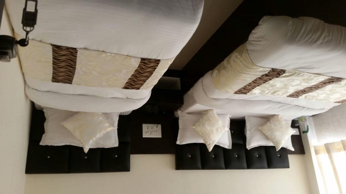 Hotel Cg Plaza Ahmedabad Esterno foto